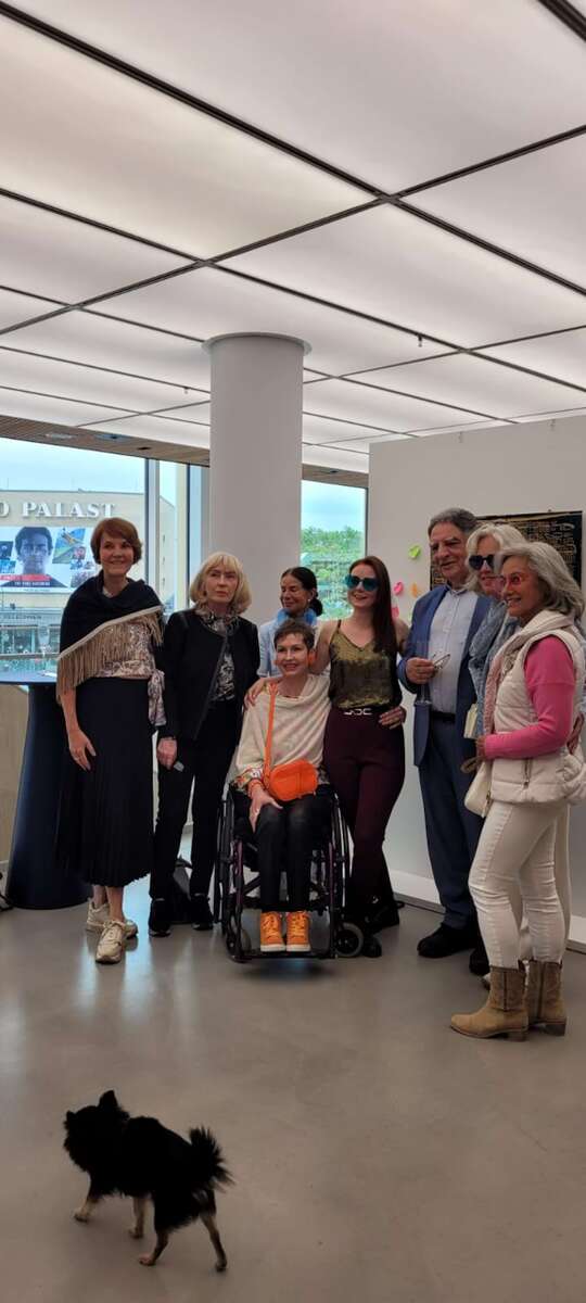 Maria Hennig: Strahlender Auftakt in den Mai: Marias Vernissage im NIO House Berlin begeistert Kunstszene