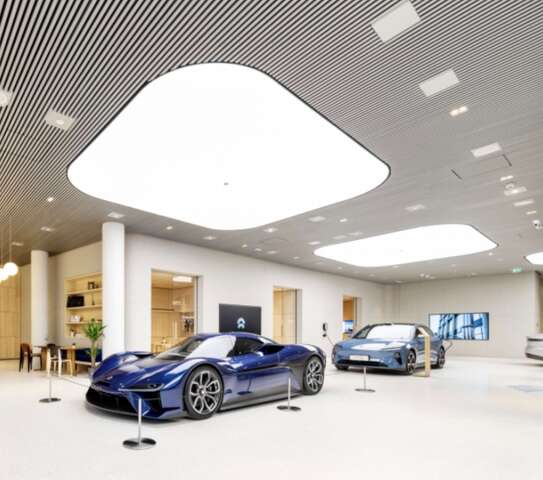 Maria Hennig: Marias Kunst im NIO House Berlin 2025!