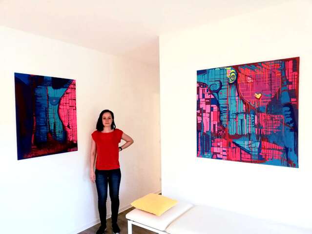 Maria Hennig: Meine Werke hängen in der Praxis Logopädie Josefine Hennig